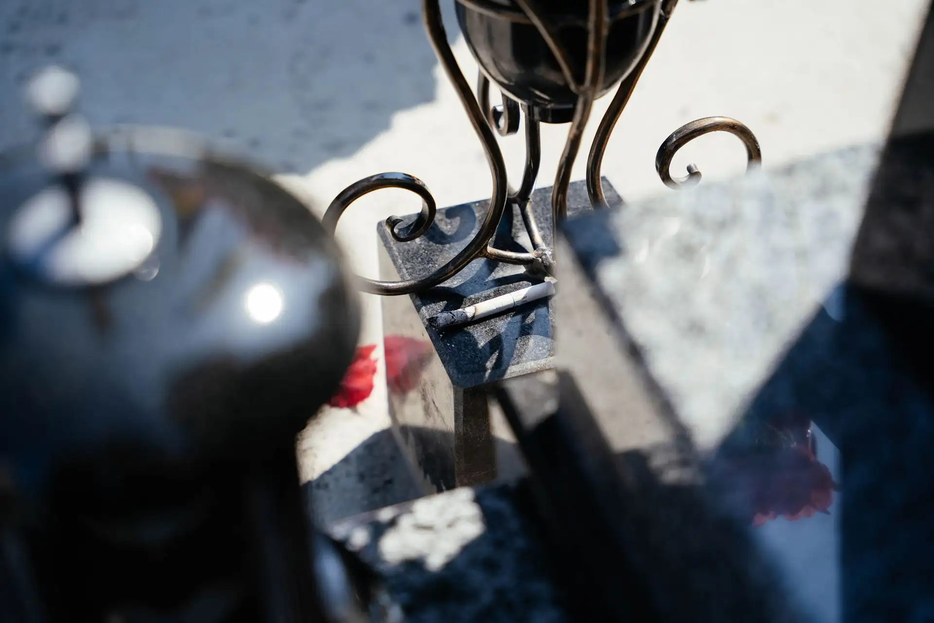 Цигарка на могилі