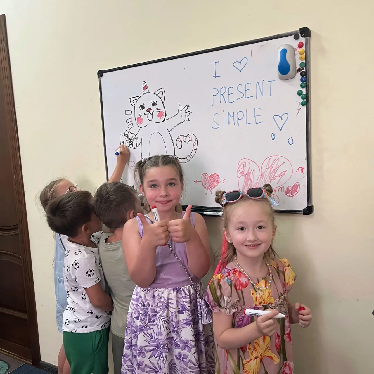 uchni shkoly present simple Діти на занятті у Present simple 2