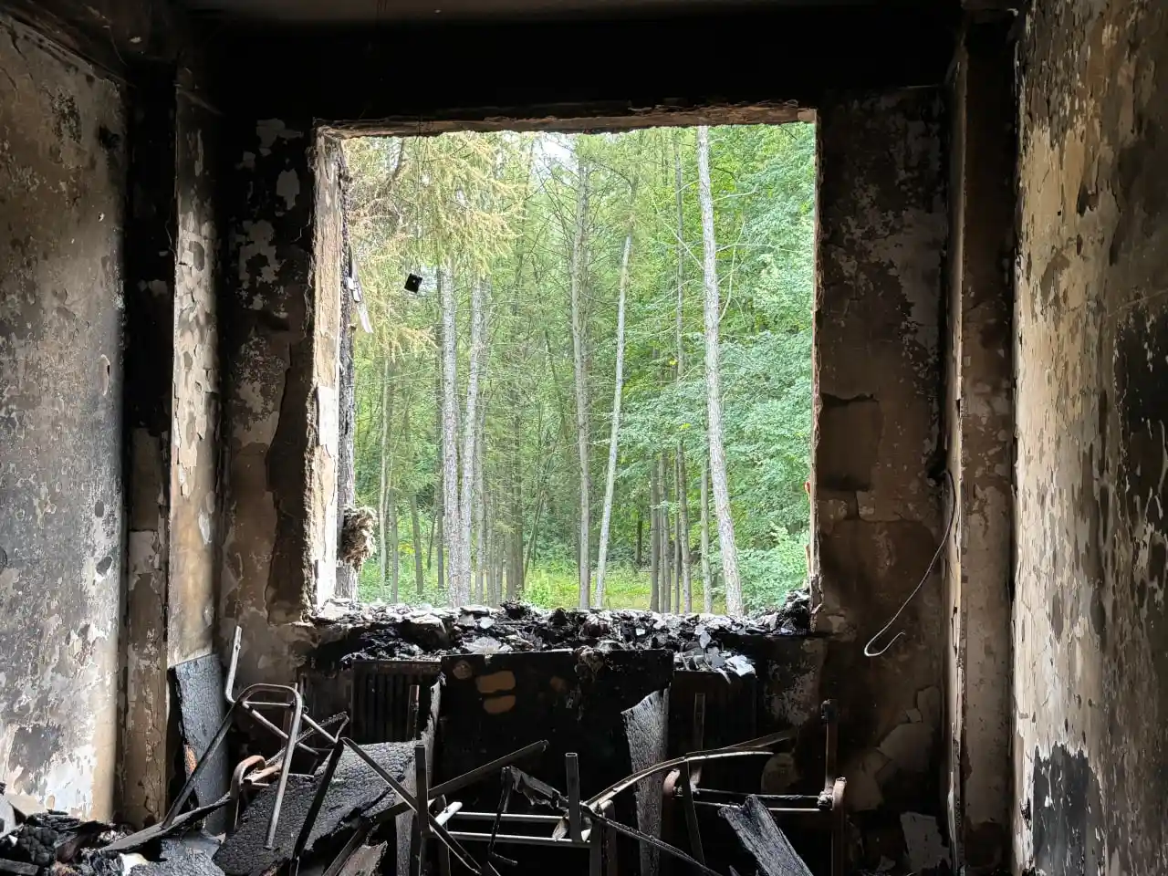 biblioteka sumdu zgorila Бібліотека СумДУ, яка згоріла внаслідок обстрілу