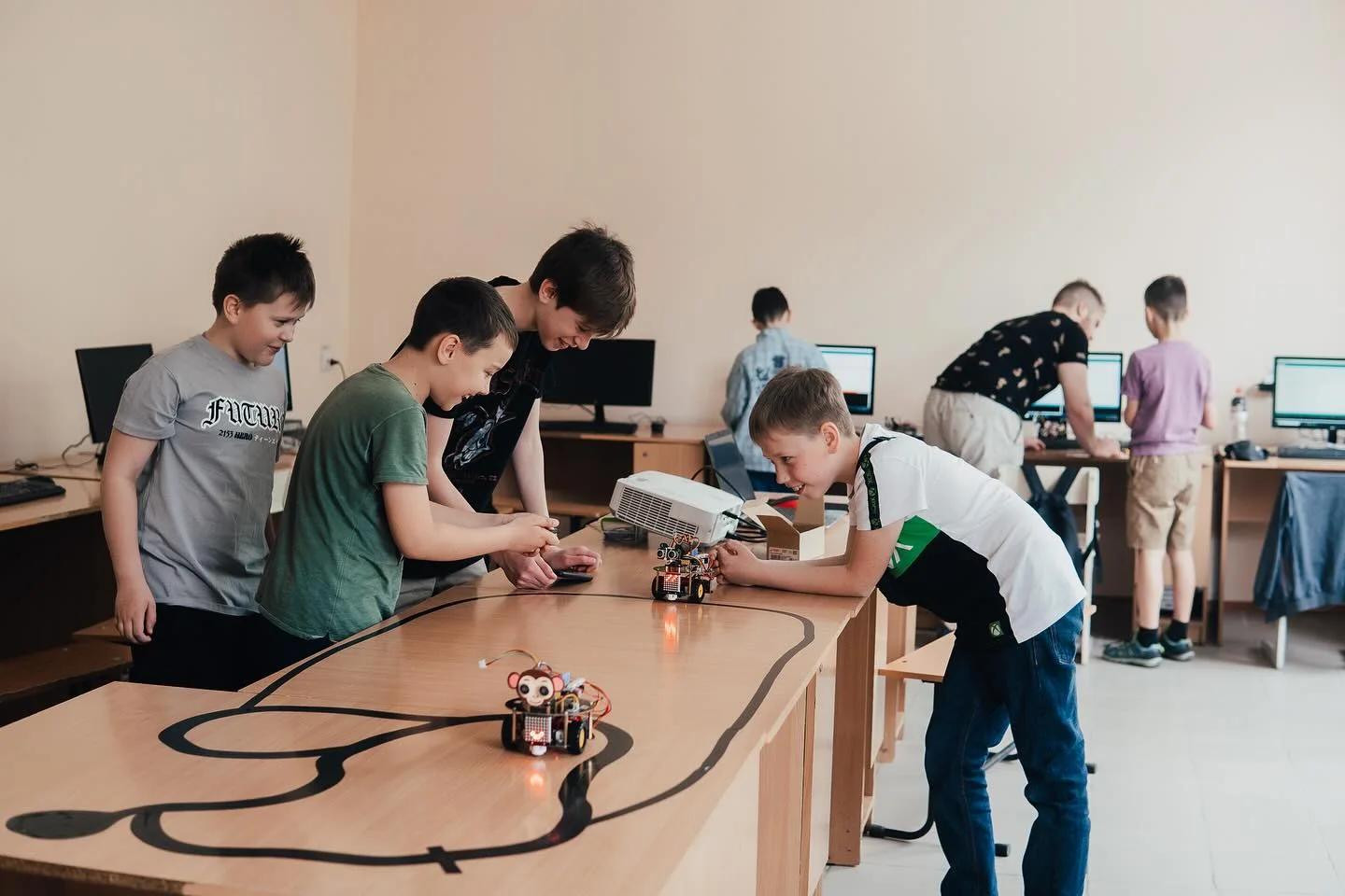 Діти в сумському центрі Є-Скул