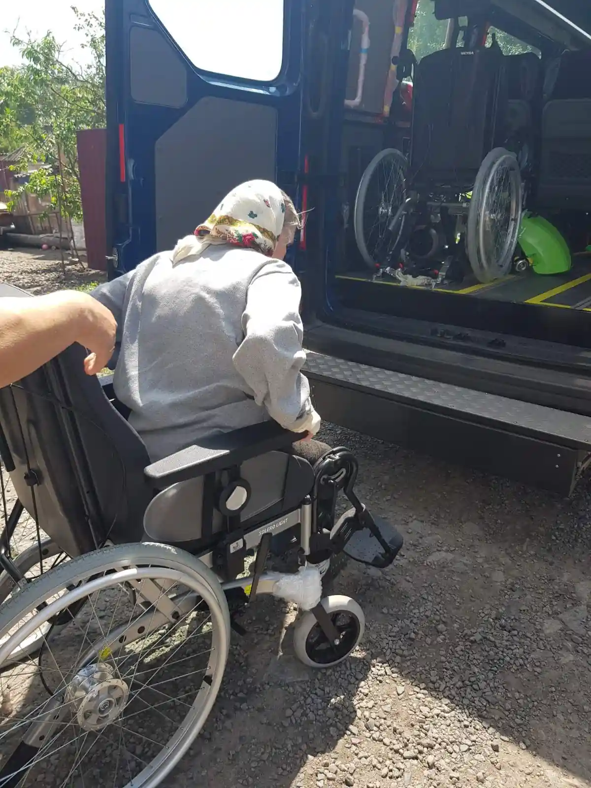 Допомога бабусі в Липовій Долині