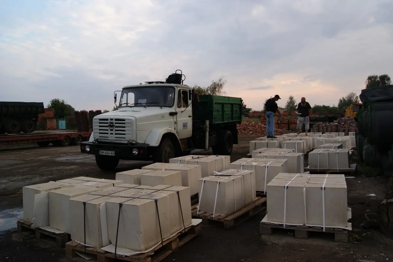 готові куби для пам'ятника Цукру