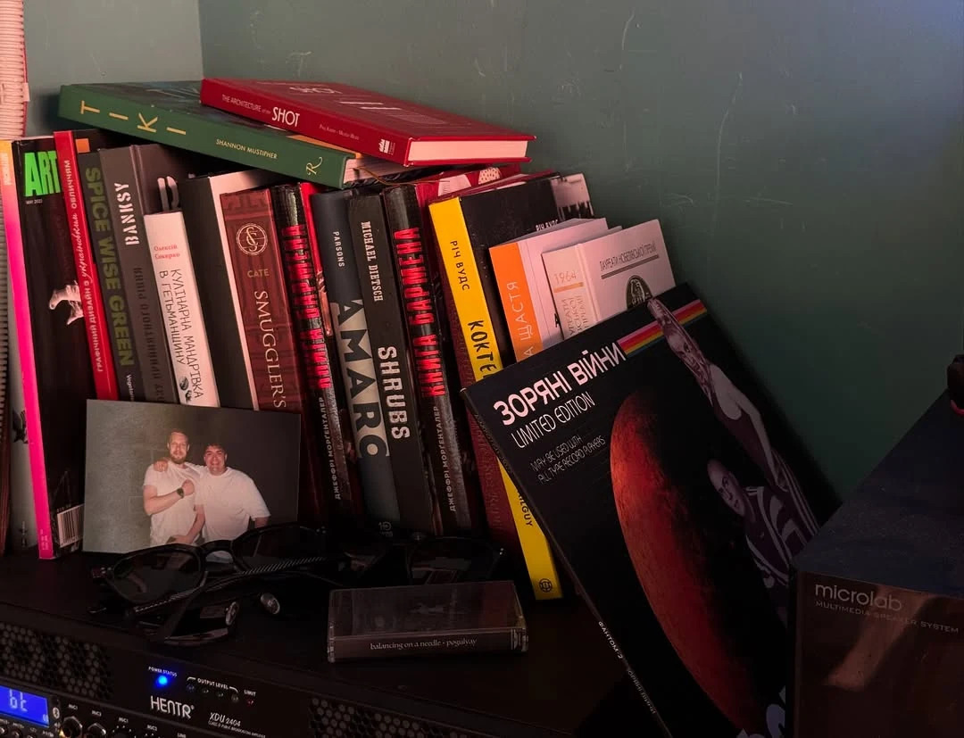 knyzhky v bari soborna 33 v sumakh Книжки в барі Соборна 33 в Сумах