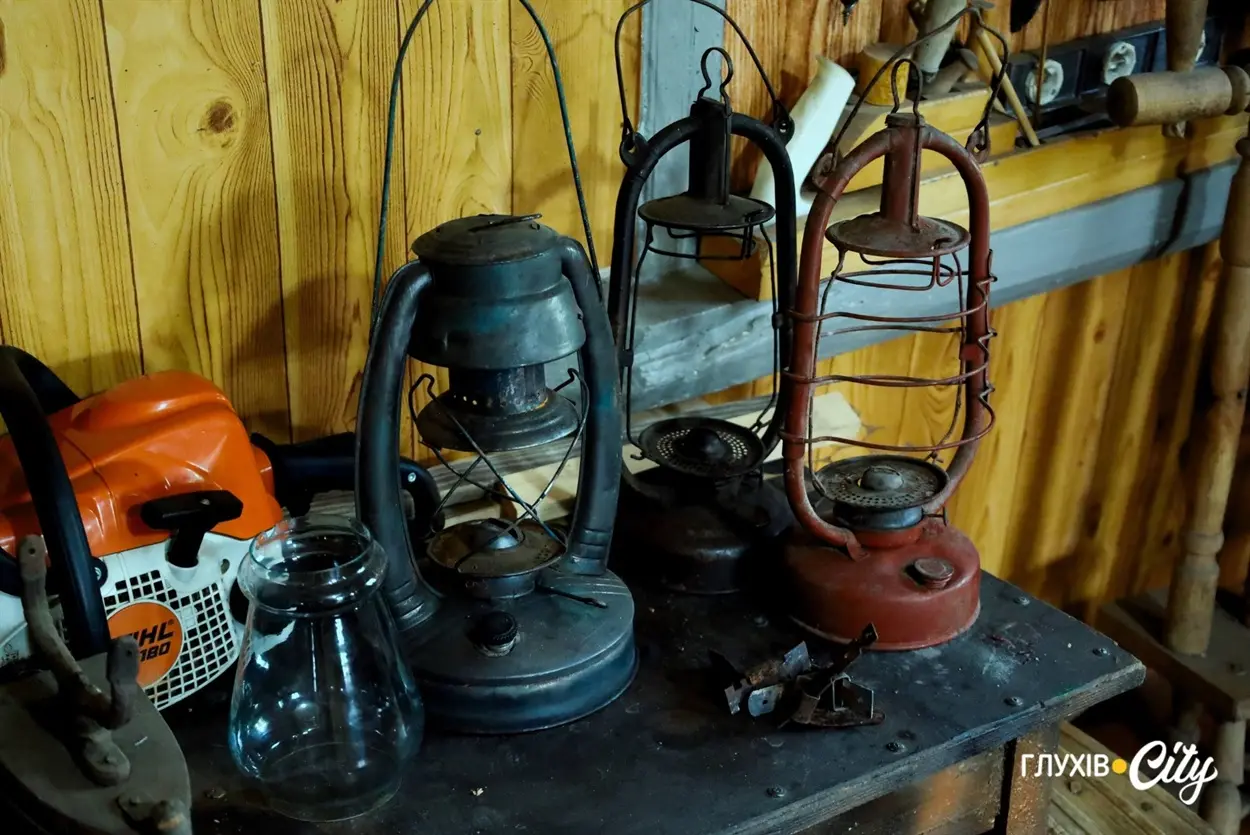 лампи з яких Юрій майструє вироби