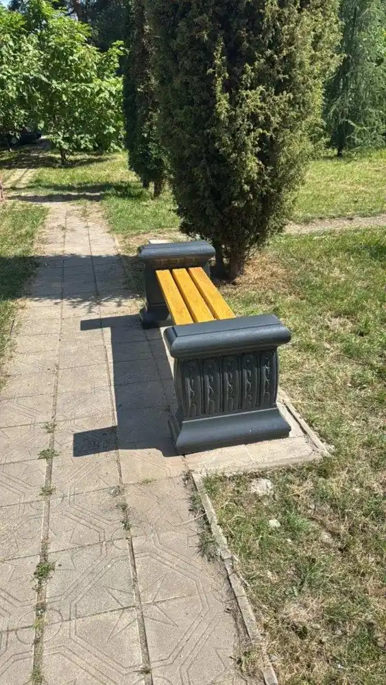 onovleni lavky v skveri olimpiys koyi slavy v sumakh Оновлена лавка у Сквері олімпійської слави