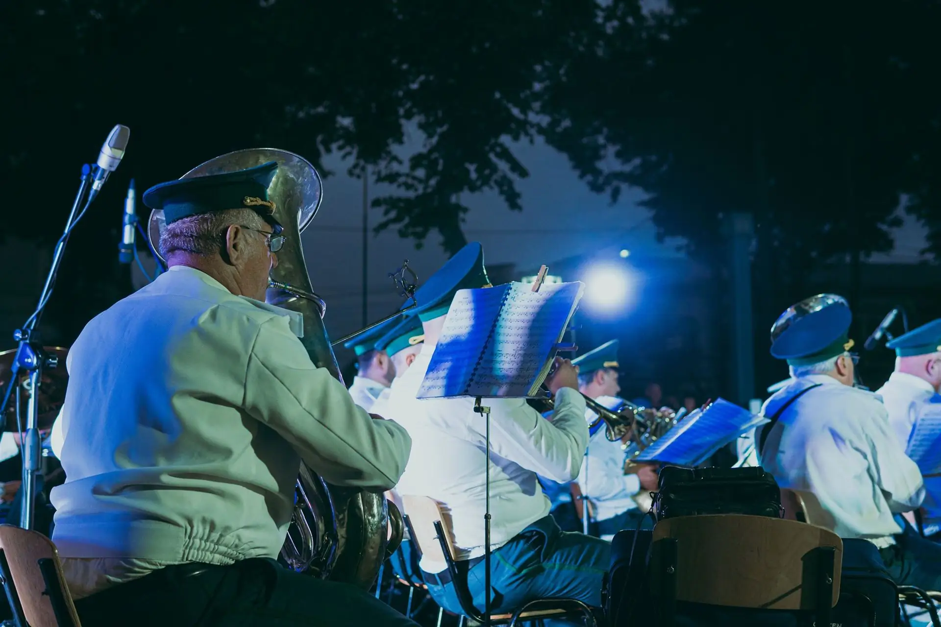 orkestr v centri sum Виступ оркестру в центрі Сум