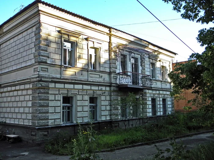 budynochok Lishchynskyh u parku