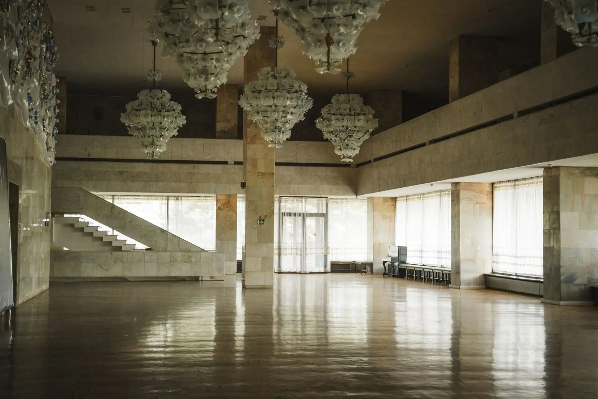 Порожній Сумський театр