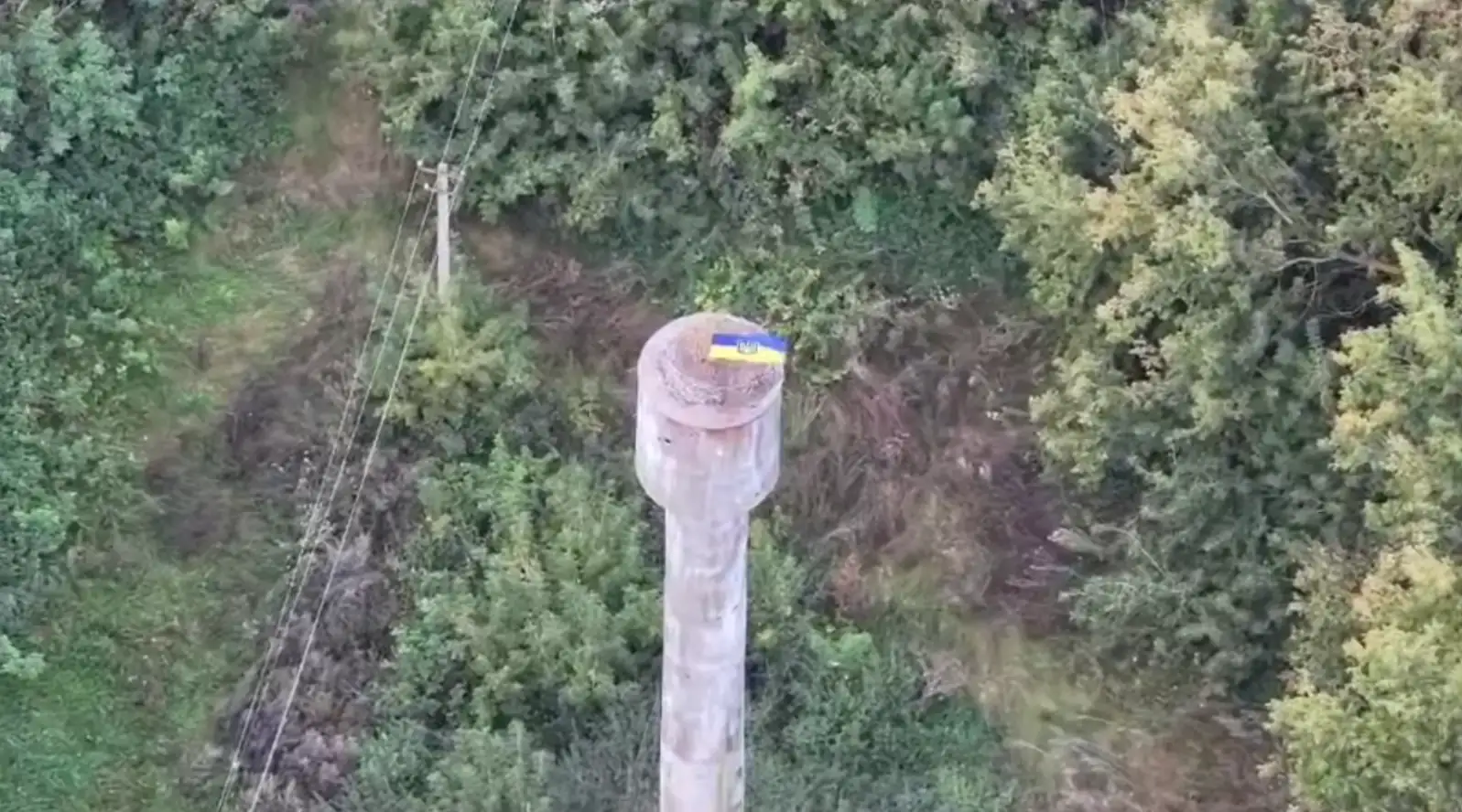 prapor ukrayiny v oleksiyivtsi na sumshchyni Прапор України в окупованій Олексіївці на Сумщині