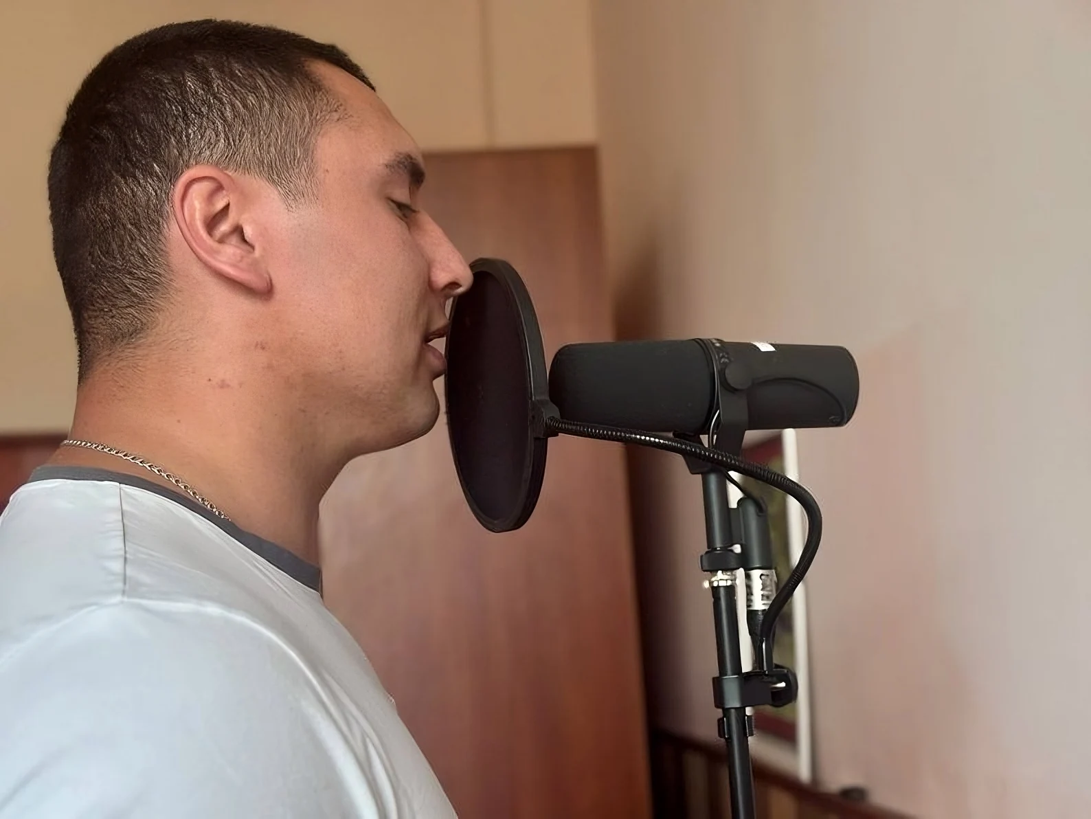 Сергій Бутко начитує імена полеглих бійців Андріяшівки