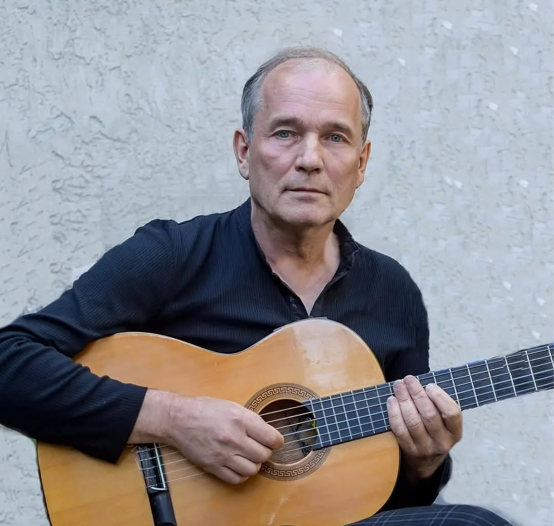 serhiy konoz z hitaroyu Сергій Коноз з гітарою