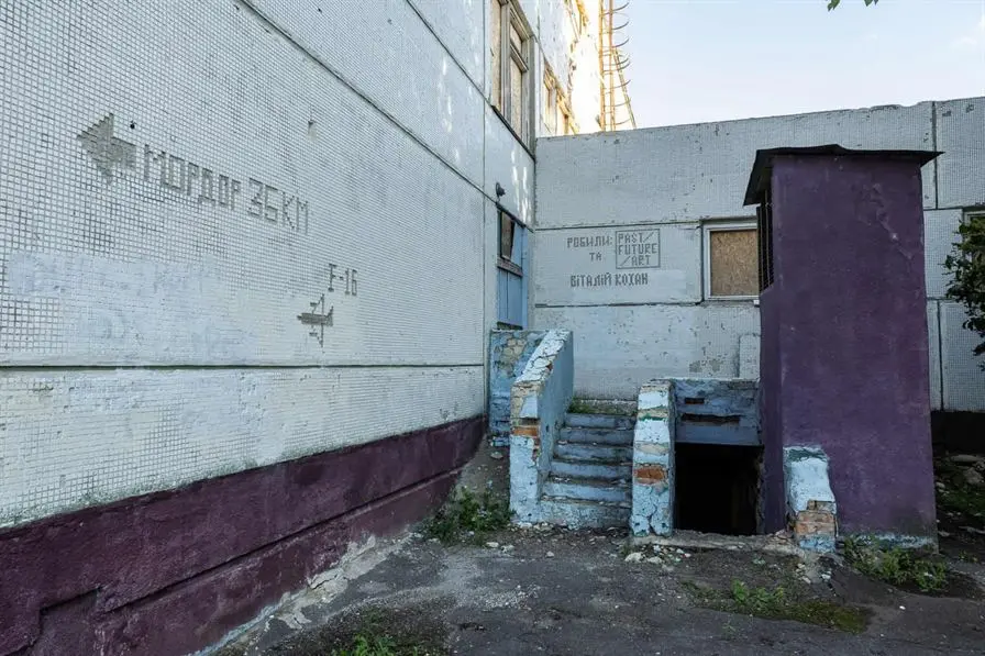 shkola u saltivci Школа №165 у Харкові та написи Віталія Кохана