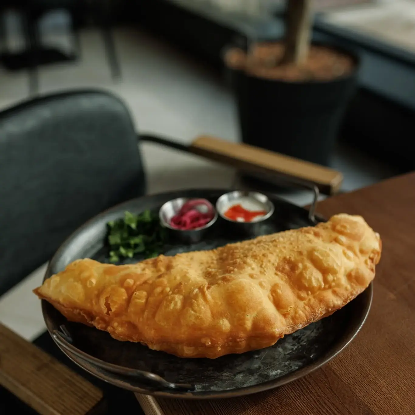 чебурек у сумському ресторані Шнобель, який піде на підтримку СумДУ