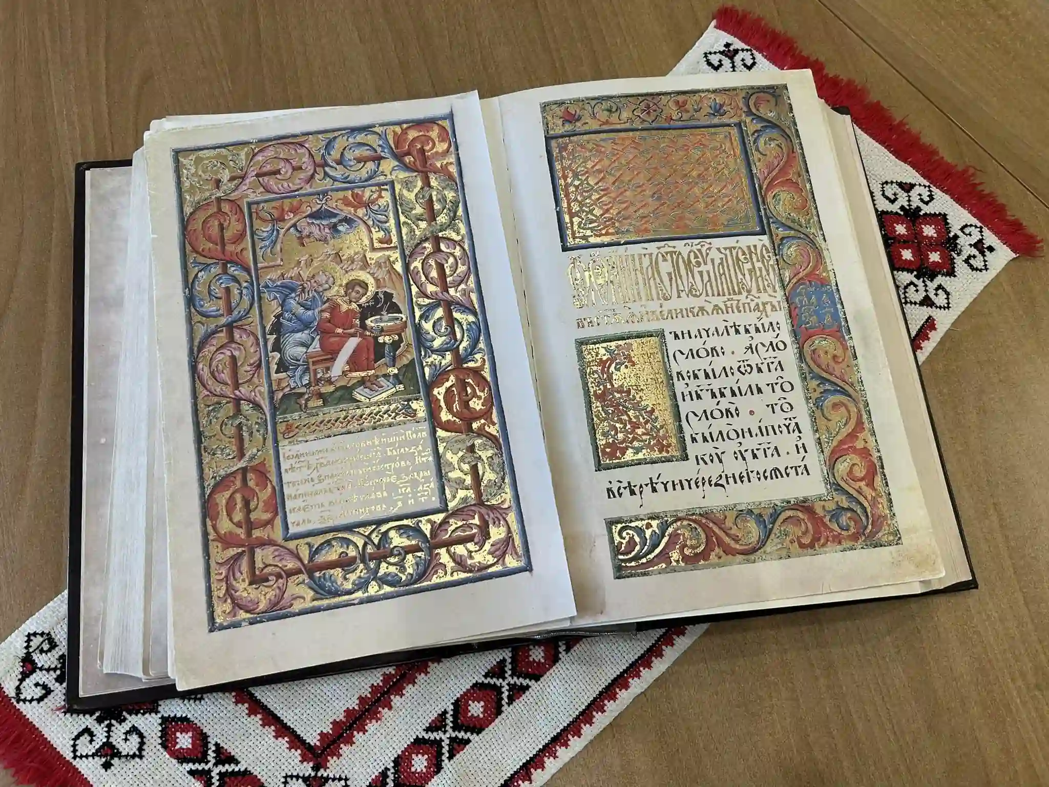 stovidsotkova kopiya vydannya peresopnytsʹkoho yevanheliya Видання Пересопницького Євангелія в СумДУ