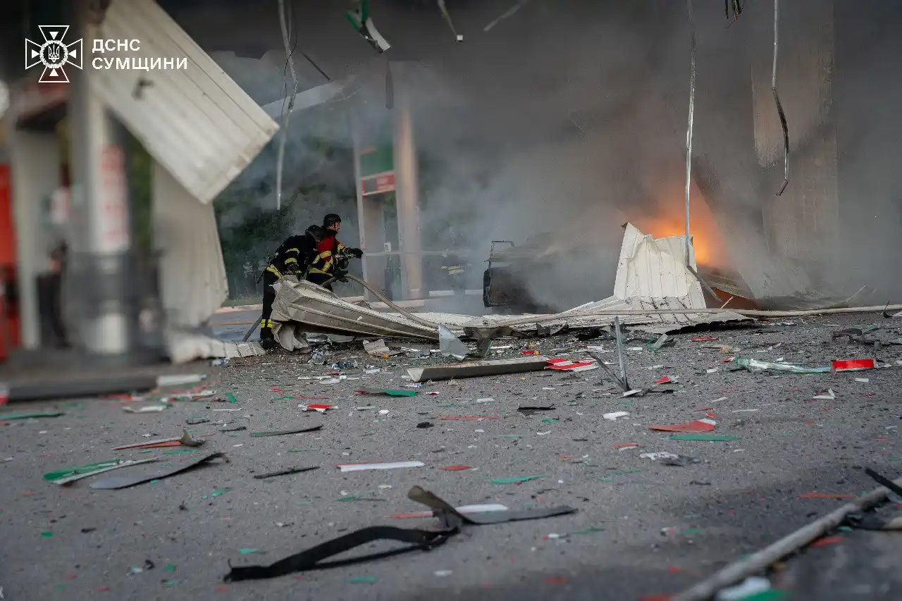 sumy avtozapravka udar serpen Ворожий удар по одній з автозаправних станцій в Сумах 15 серпня