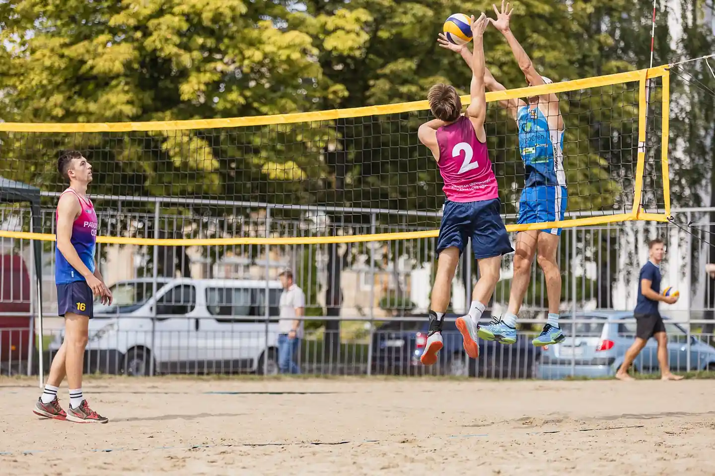 Команди грають на турнірі з пляжного волейболу в Сумах
