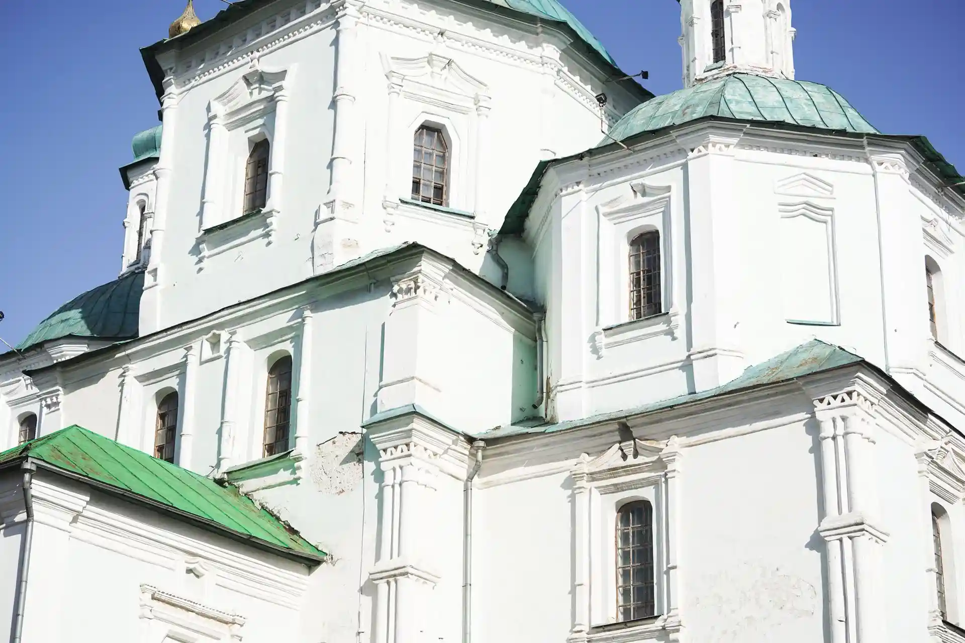 voskresenska tserkva fasad sumy Деталі фасаду сумської Воскресенської церкви