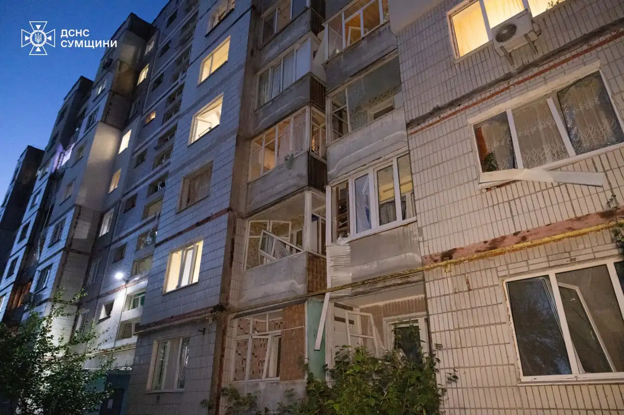 vydyti vikna v budynku vnaslidok ataky na sumy Вибиті вікна в будинку внаслідок атаки на Суми