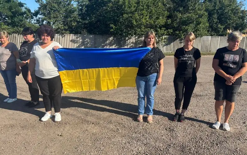 Жителі Андріяшівки під час хвилини мовчання