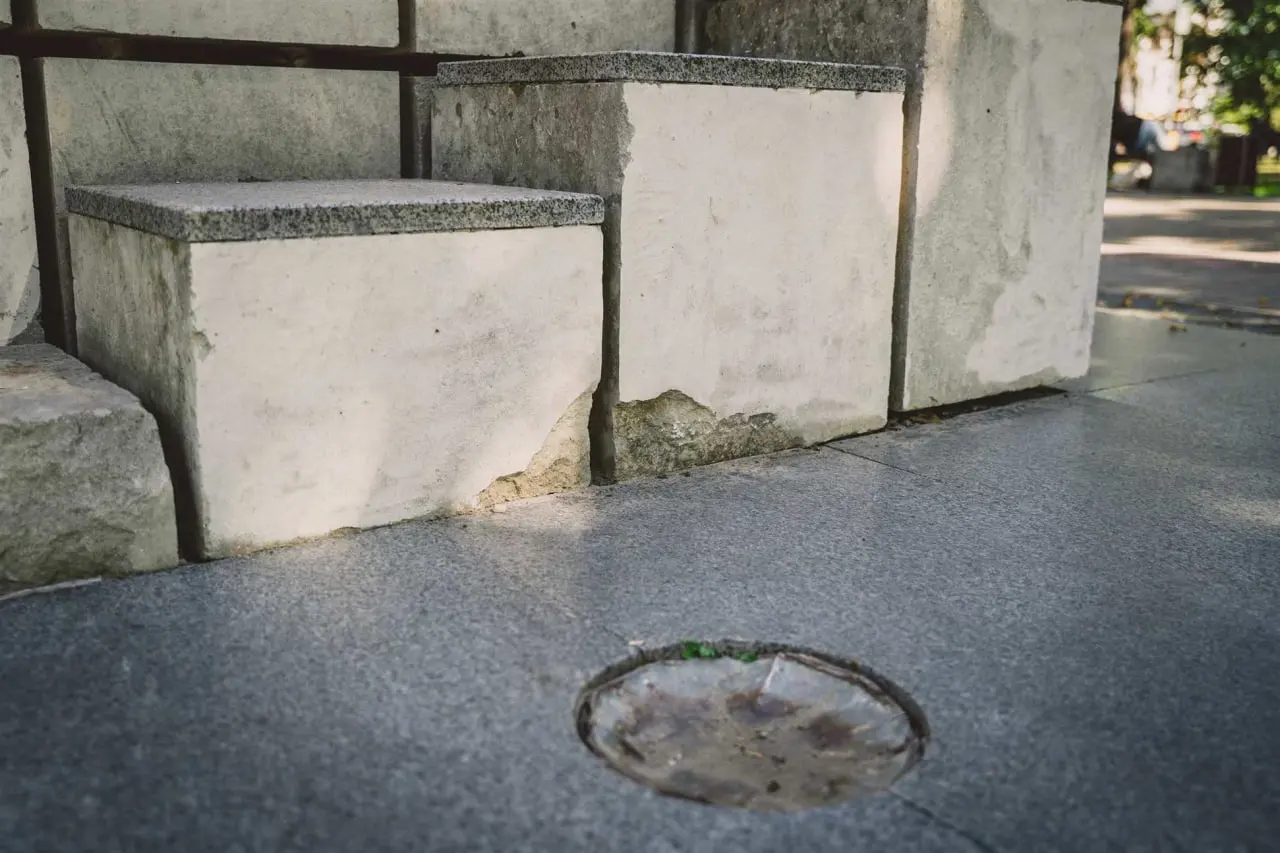 тріснутий вапняк в пам'ятнику Цукру