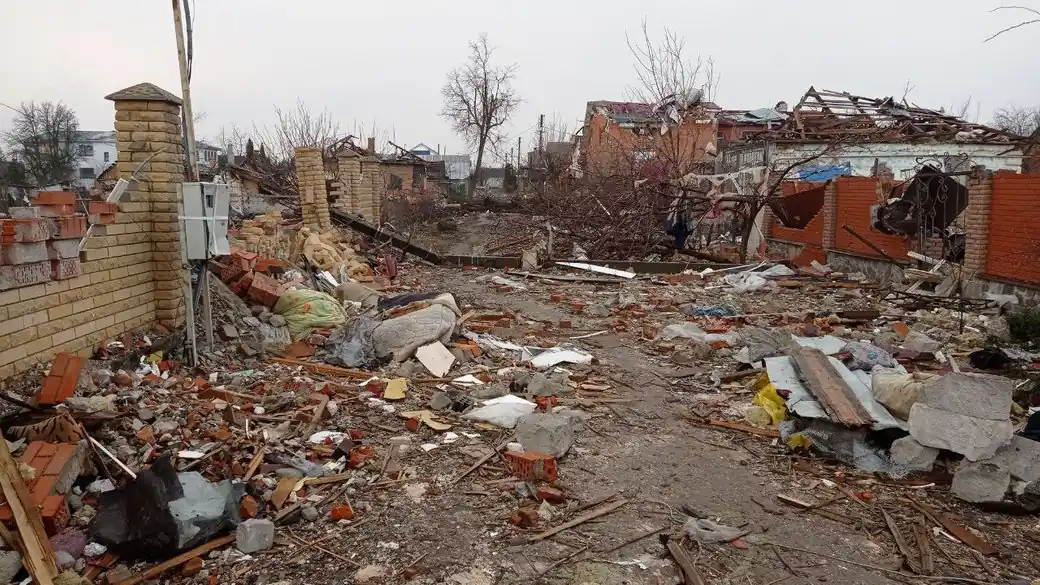 Зруйновані будинки в Сумах внаслідок атаки 7 березня 2022