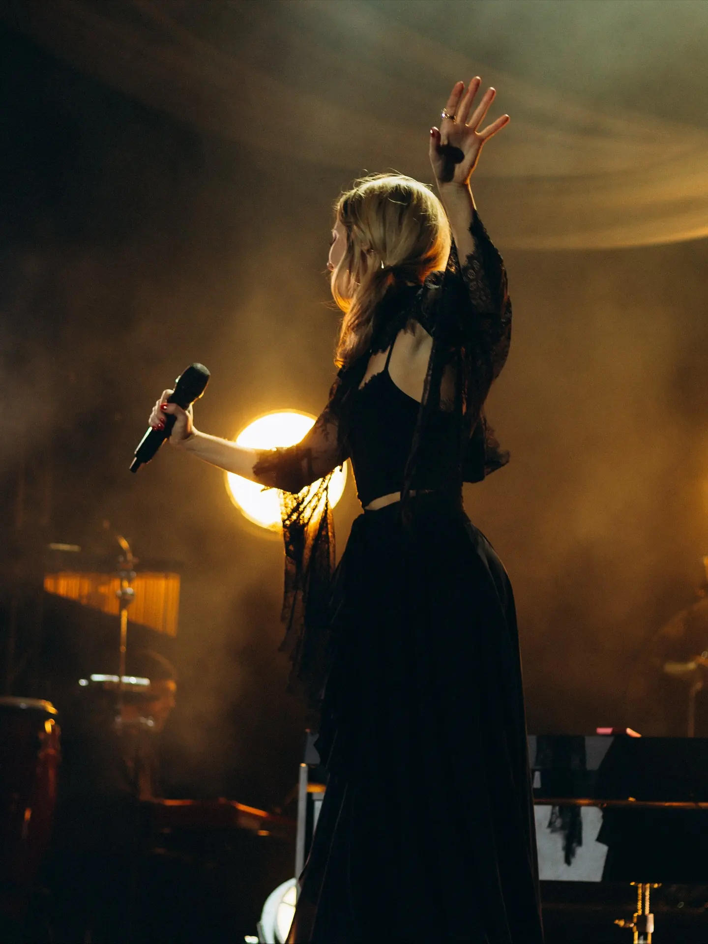 Даніела Заюшкіна виступає на концерті