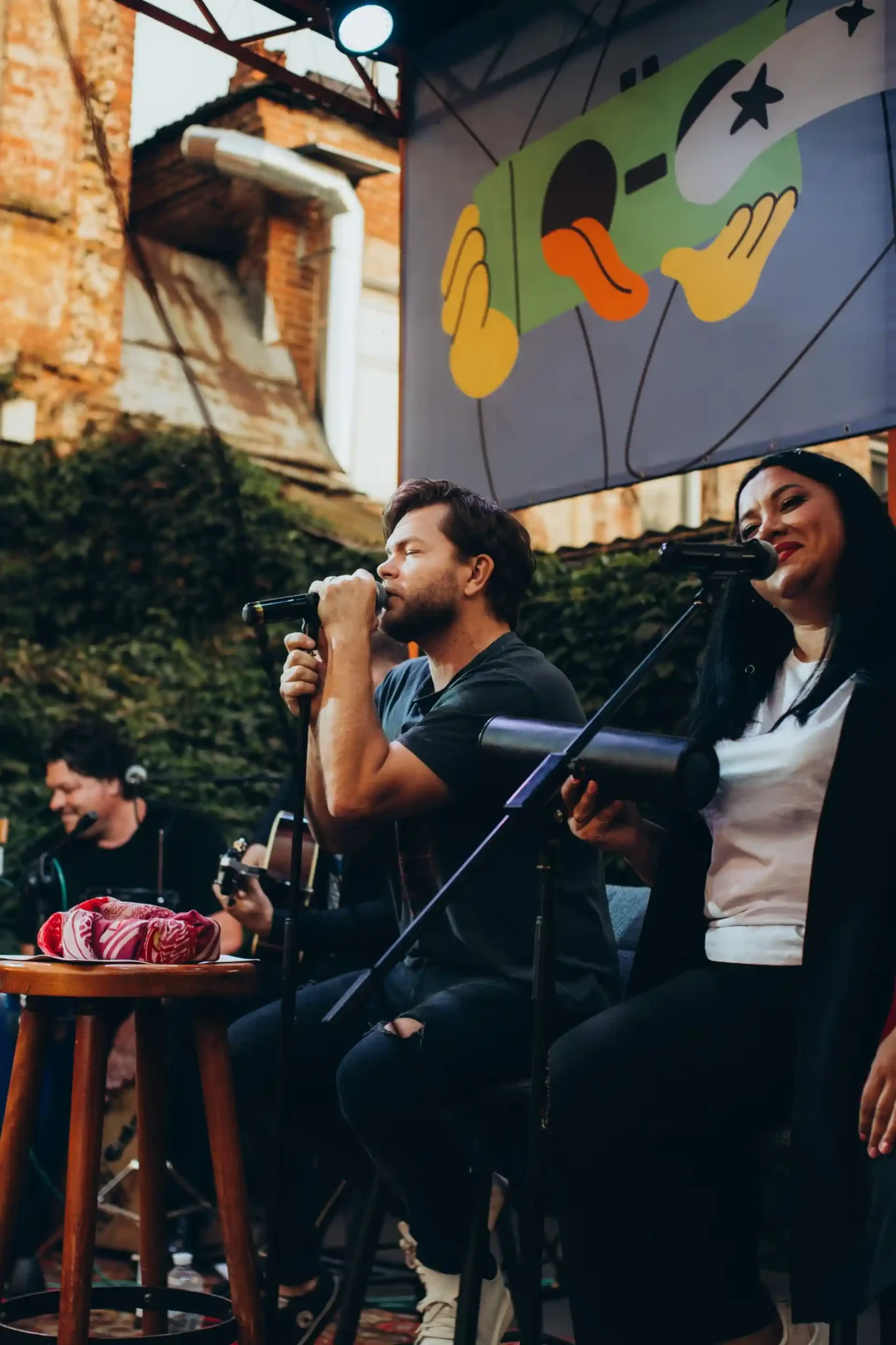 Etsetera vystupaye u dvoryku na kuznechniy Етсетера виступає у Дворику на Кузнечній