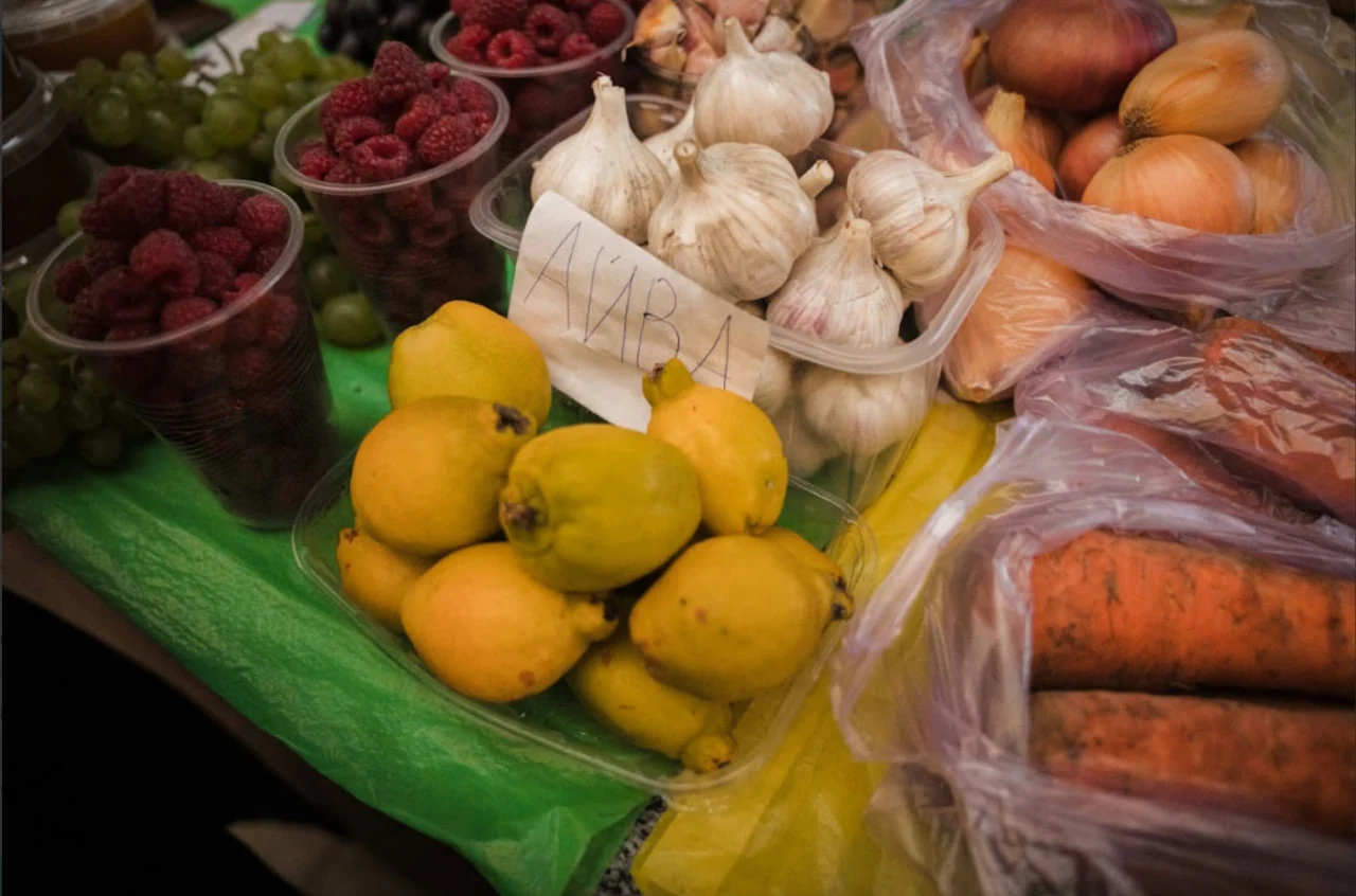 Фрукти й овочі, які можна придбати в Ольги Олександрівни.