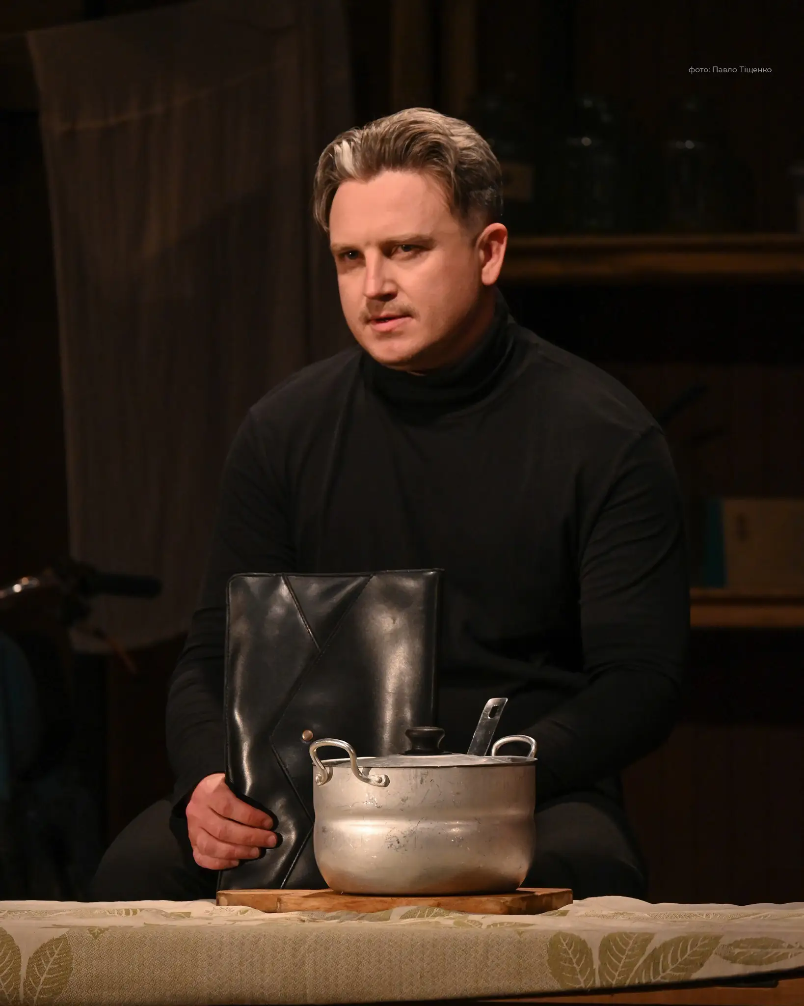 aktor pid chas vystavy ukradene shchastya Актор під час вистави Украдене щастя