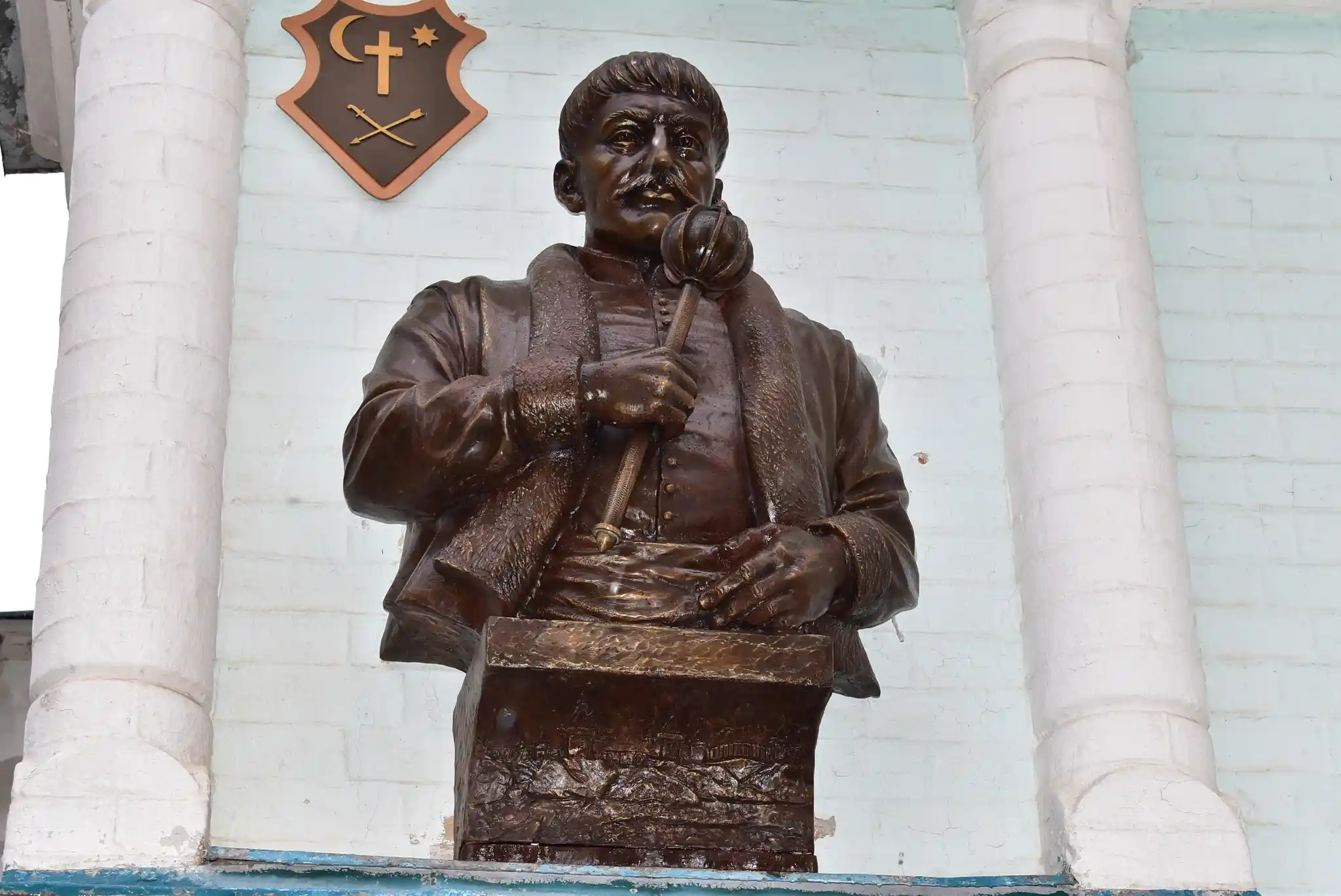 biust na chest Herasyma Kondaratieva 5 Бронзовий бюст із зображенням Кондратьєва