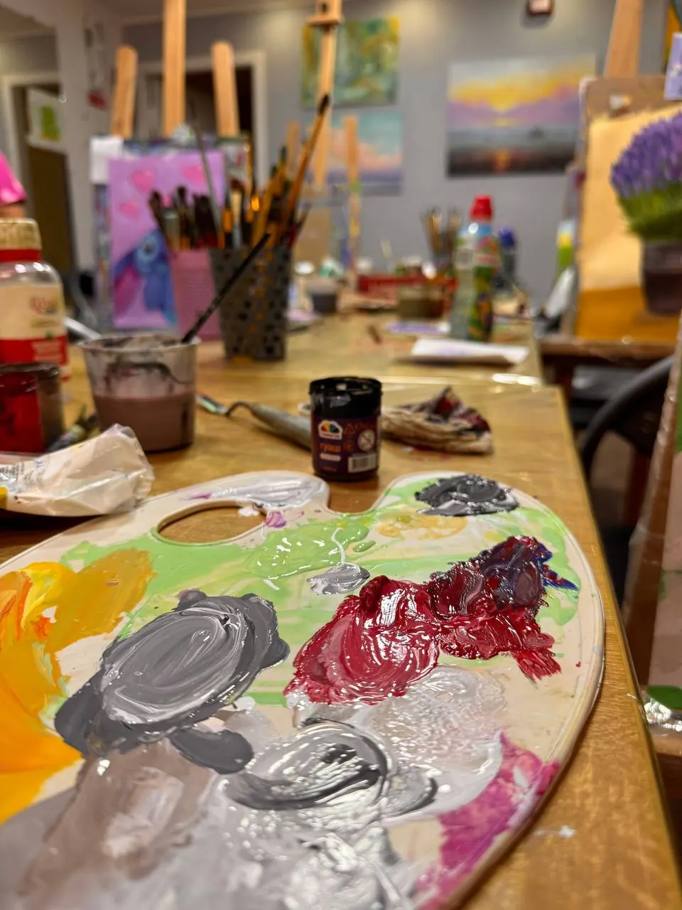 Заняття з малювання в сумському проєкті «Мистецький простір»