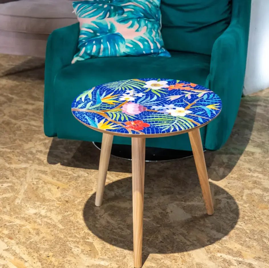 Сумське підприємство прикрашає журнальні столики мозаїкою