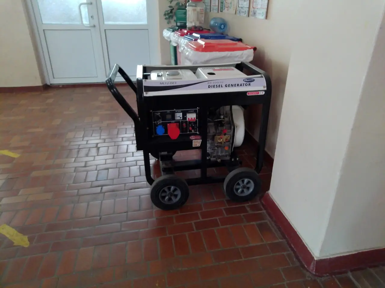 генератори які міжнародні волонтери придбали для школи в Шостці