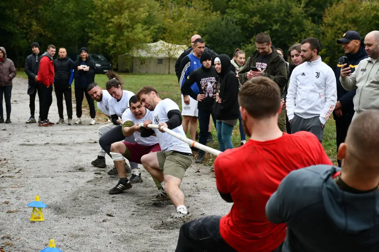 перетягування канату на змаганнях сила волі на Сумщині