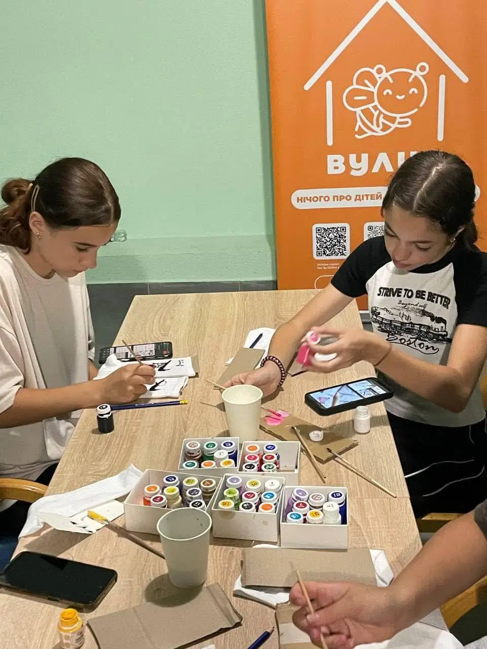 Простір «Вулик» в Сумах влаштовує заняття з малювання на тканині