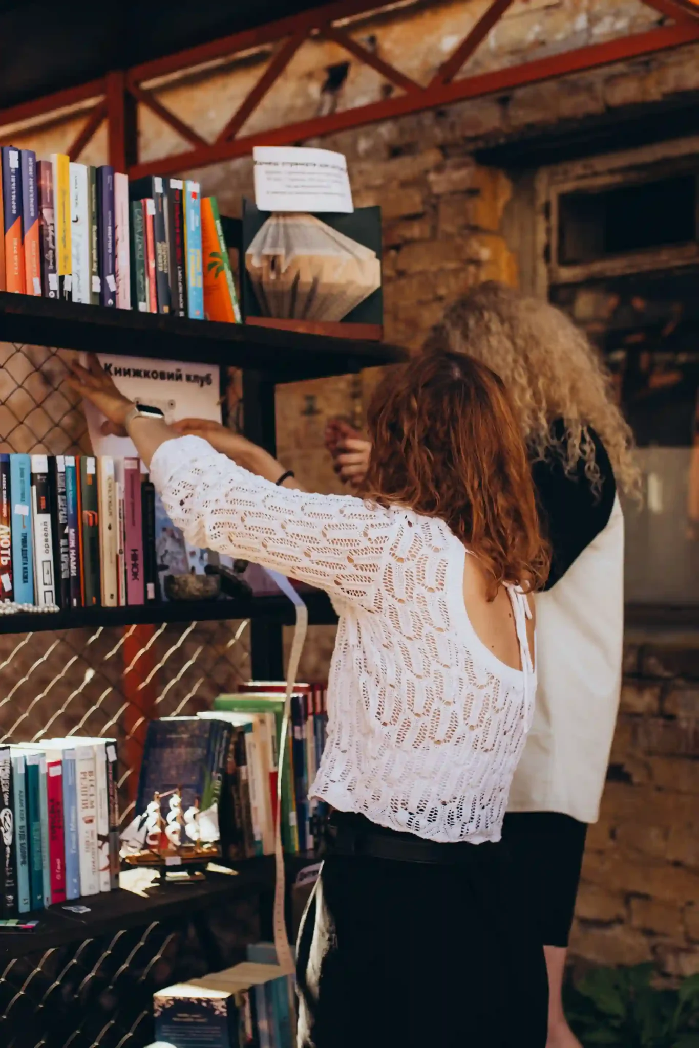 knyhy na barakholʹtsi u dvoryku na kuznechniy Книги на барахолці у Дворику на Кузнечній