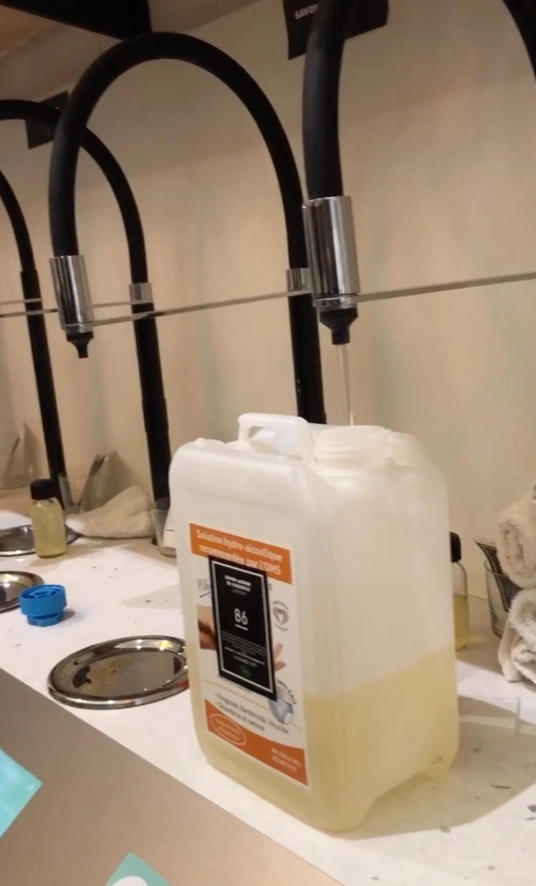 Європейський магазин пропонує насипати продукти у тари покупців