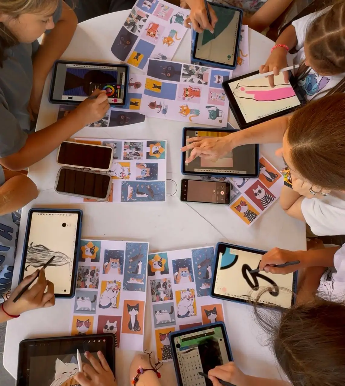 Діти створюють інтерактивні колажі в мистецькому просторі в Сумах