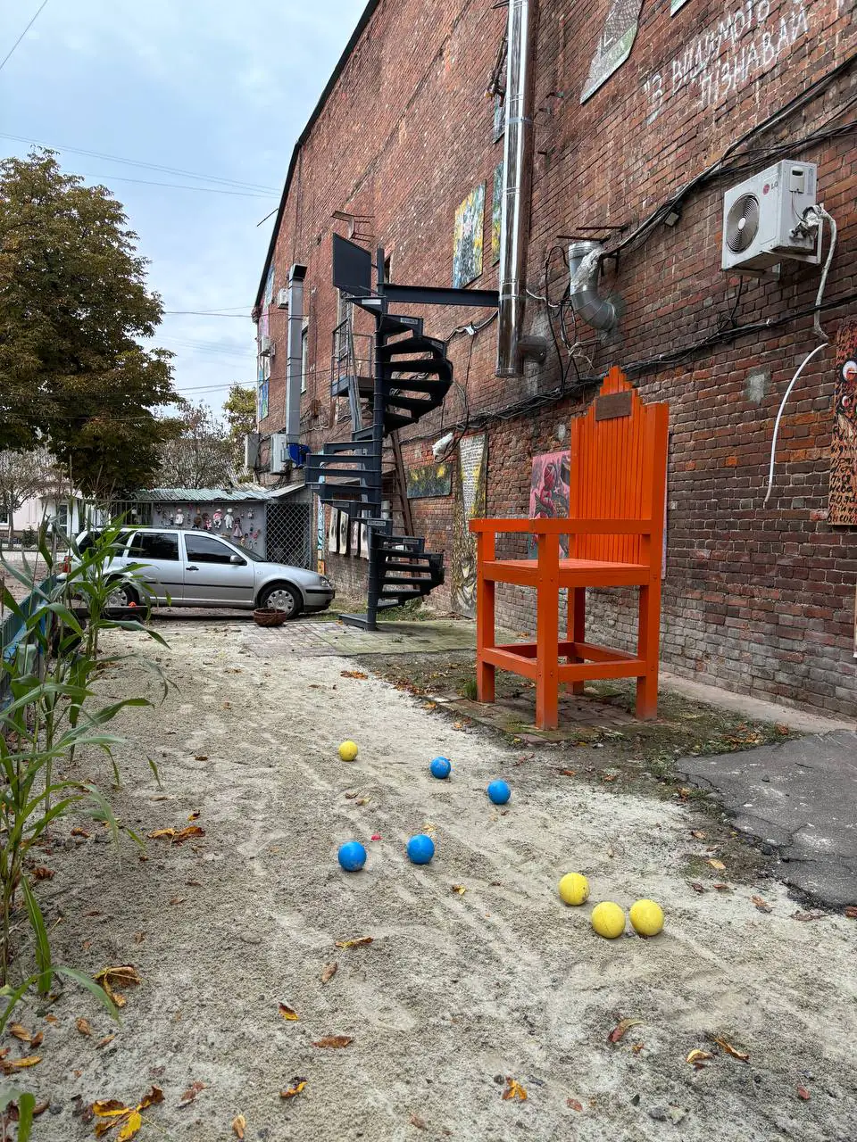 maydanchyk dlya hry v bochche Майданчик у Сумах для гри в бочче