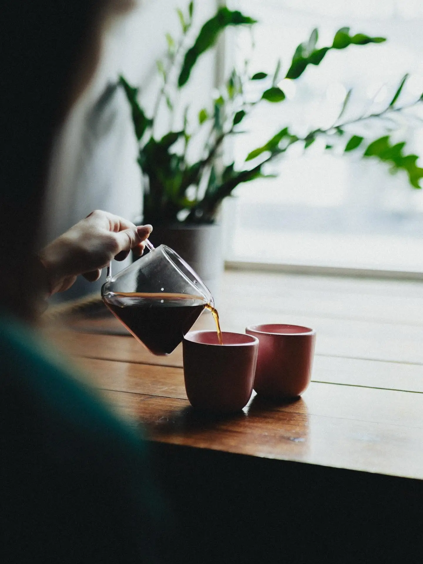 napoi u kaviarniakh 2 Баристи подають каву в одній із сумських кав'ярень