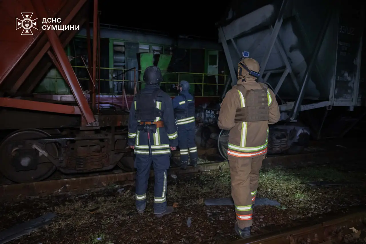 Наслідки обстрілу залізниці в Сумах