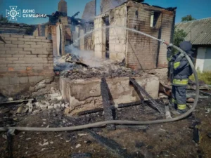 Руйнування та загоряння приватного домоволодіння у Дружбівській громаді після ворожого удару 1 вересня