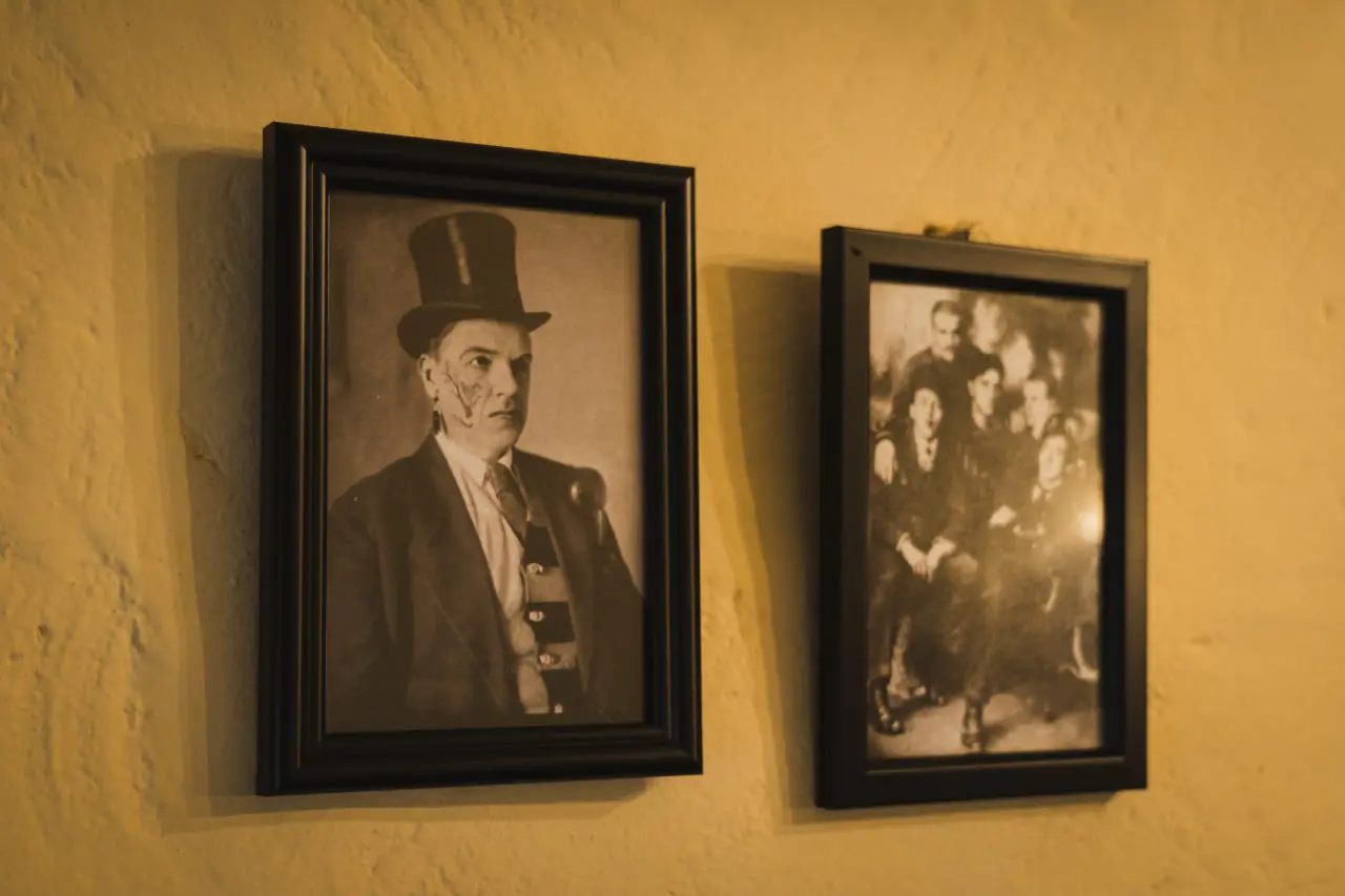 Давид Бурлюк у кав'ярні у Сумах