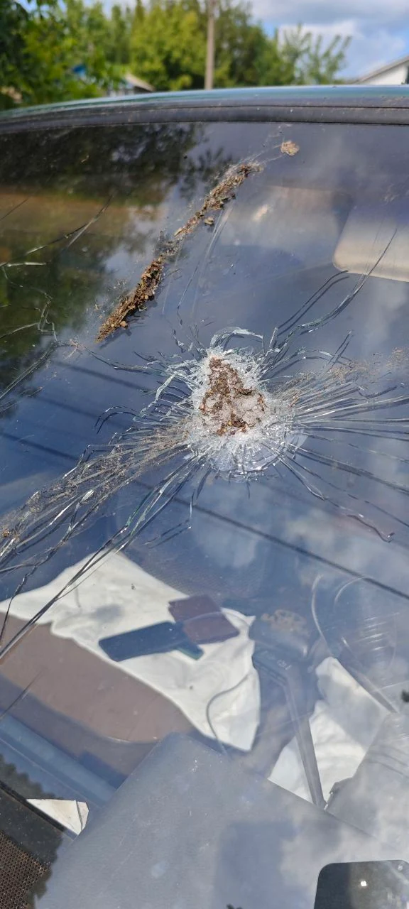 poshkodzhene sklo v mashyny volonterky poshkodzhene sklo v mashyny volonterky