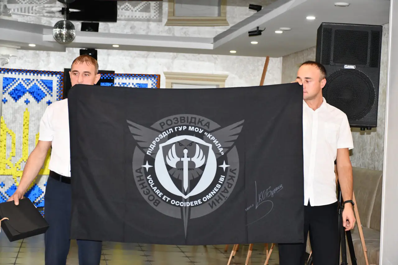 прапор з підписом Буданова