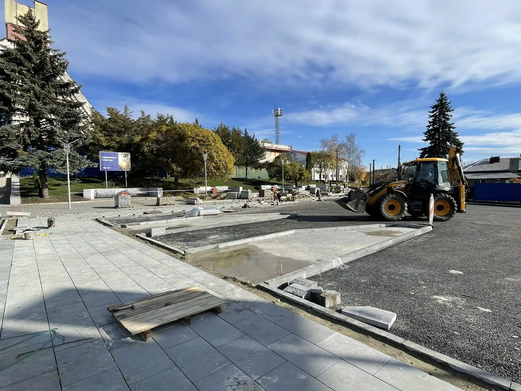 pryvokzalʹna ploshcha v trostyanytsi Привокзальна площа в Тростянці