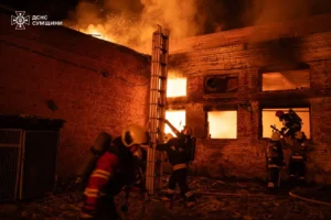 Наслідки нічної атаки БпЛА по Сумах. Ліквідація масштабної пожежі нежитлових приміщень