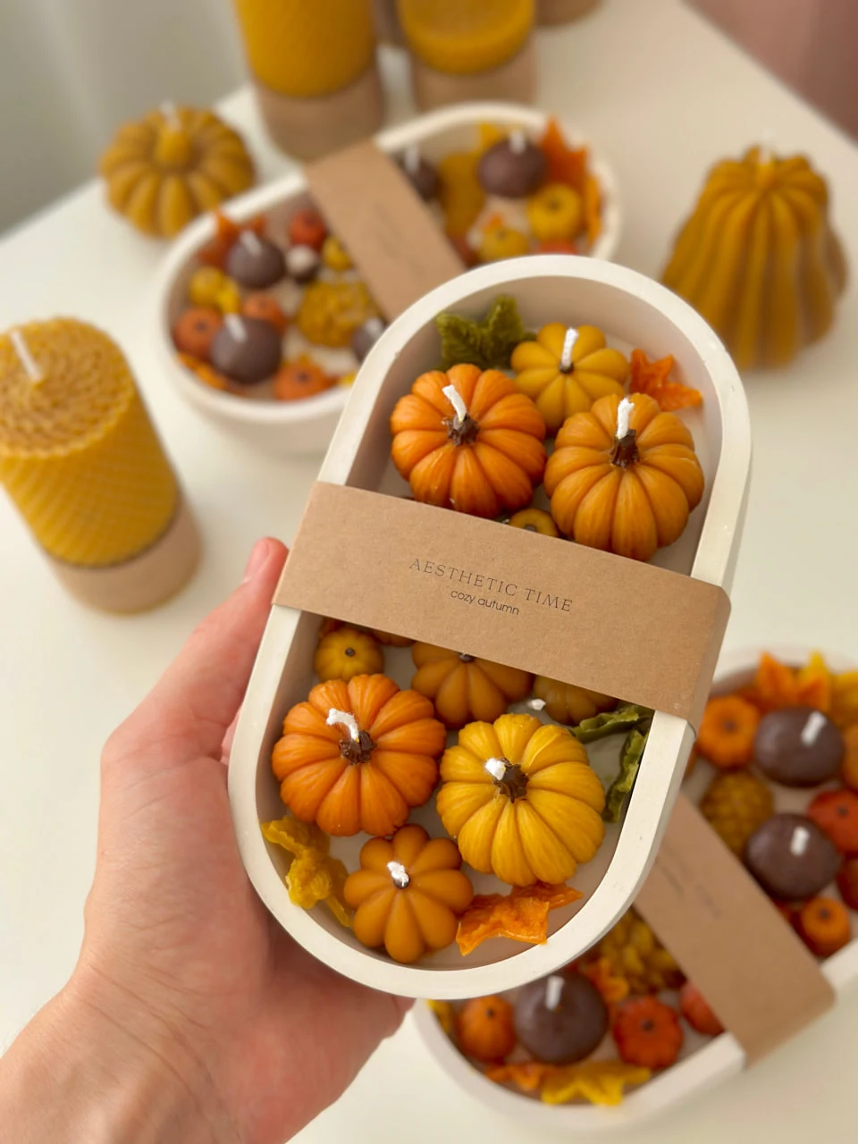 svichky u hipsovykh kashpo sumy Сум'янка виготовляє гіпсові кашпо із маленькими свічками у формі гарбузів