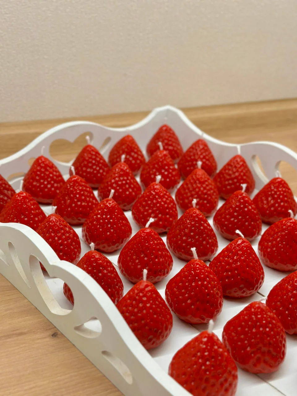 svichky vid sumskoho brendu 2 Свічки у формі полуниць від сумського бізнесу