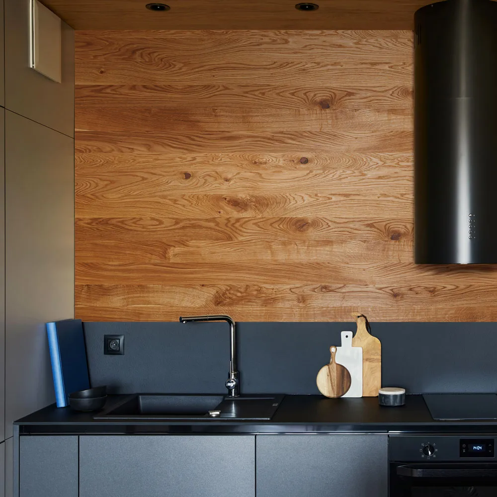 Дизайн кухні з дубовими панелями від підприємства із Сумщини